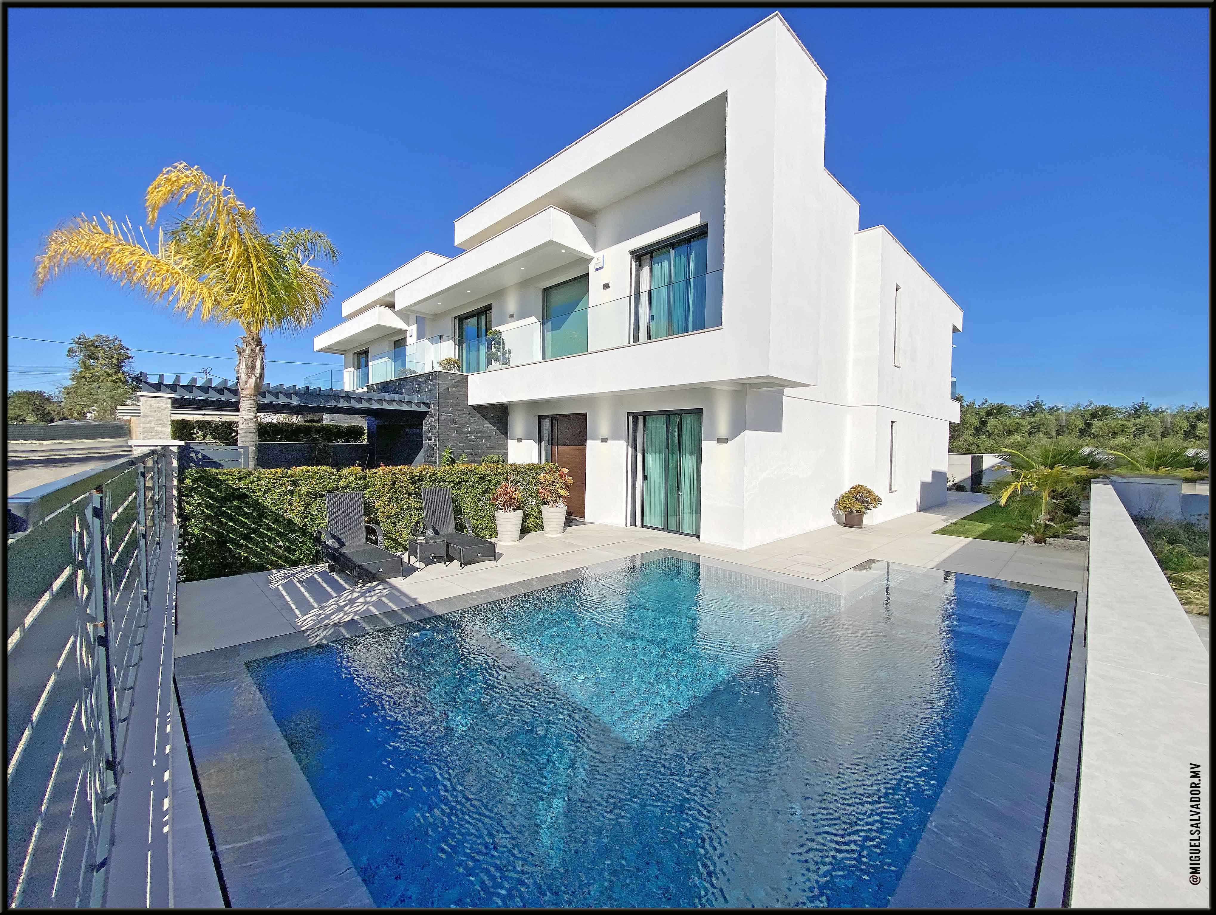 Almancil - Luxuosa moradia a 3 Kms da Quinta do Lago